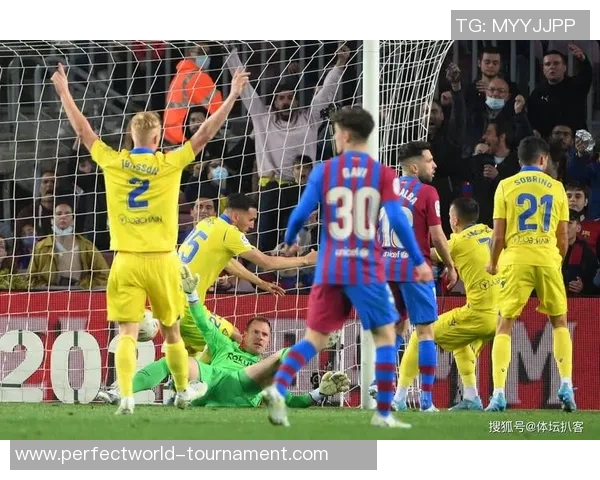 足总杯惊现冷门巴萨与巴黎圣日耳曼战平引发全场热议